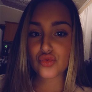 Meet your Posher, Caroline